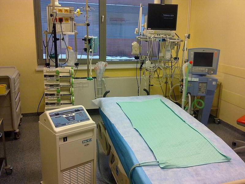 Personál ARO havířovské nemocnice má nyní k dispozici vlastní přístroj pro hypotermii