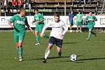 Karvinští fotbalisté (v zeleném) porazili doma v jednom ze dvou magnetů kola Dětmarovice 2:0.