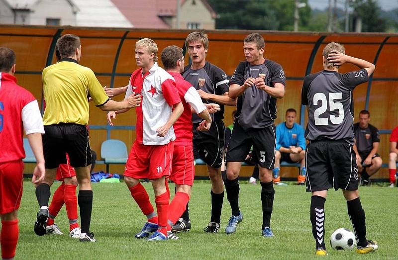 Ze zápasu Orlová - juniorka Bytomi (v černém).