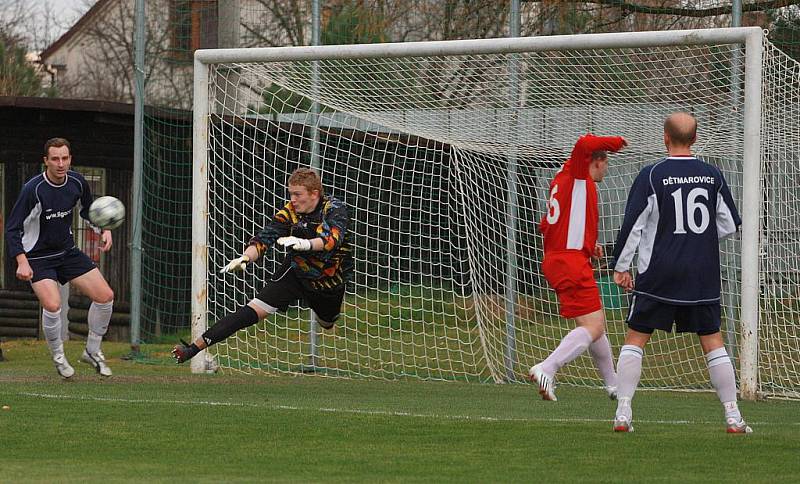 Zápas krajského přeboru Dětmarovice (v modrém) - Frýdlant n. O. skončil 2:0 pro domácí.