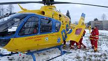 Záchranářský vrtulník se používá k rychlé a šetrné přepravě vážně zraněných pacientů. Ilustrační foto