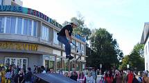 Freestylovou show předvedli borci na koloběžkách.