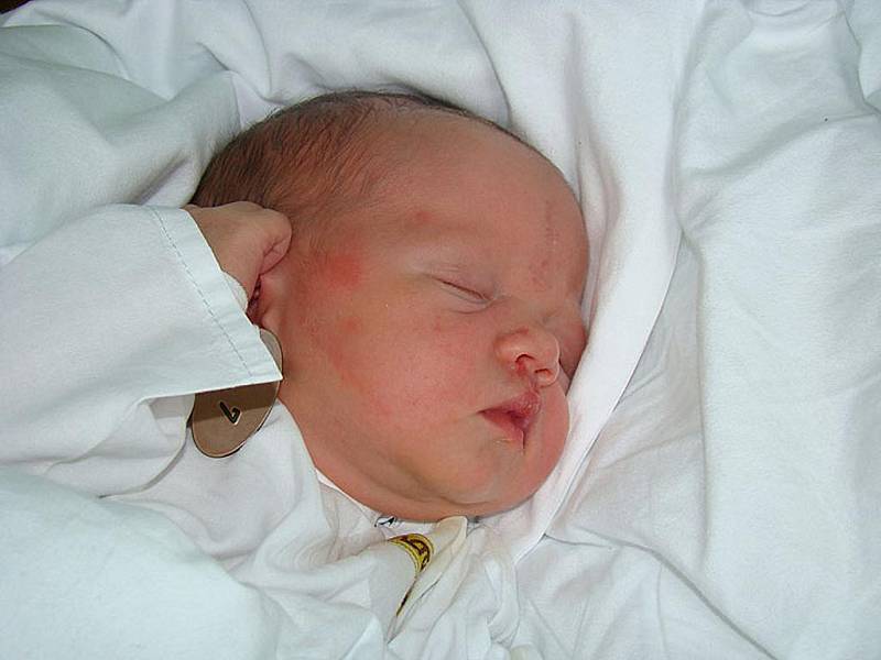 Paní Veronice Sitschové z Orlové se 3. srpna narodila dcera Michaela. Po narození měřila 50 cm a vážila 2930 g.