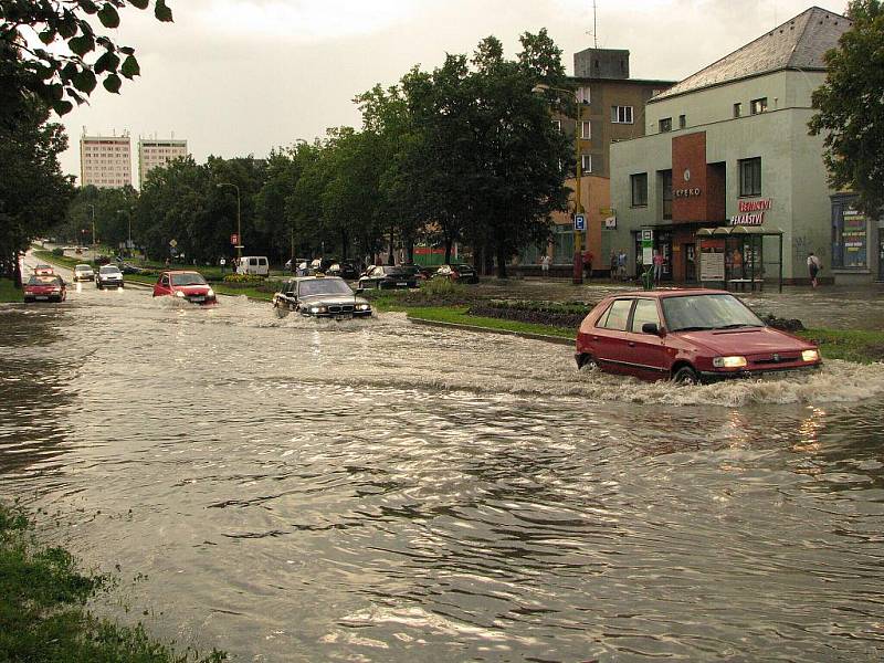 Přívalový déšť zaplavil některé ulice v Havířově