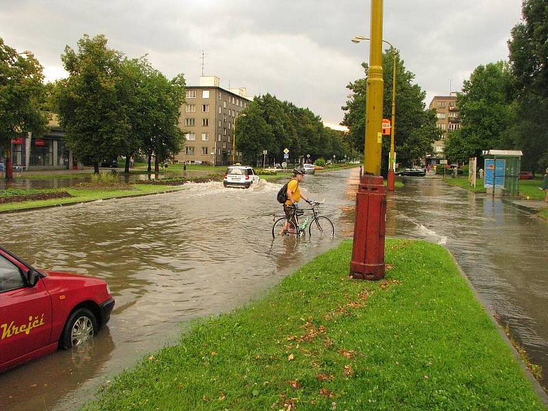 Přívalový déšť zaplavil některé ulice v Havířově