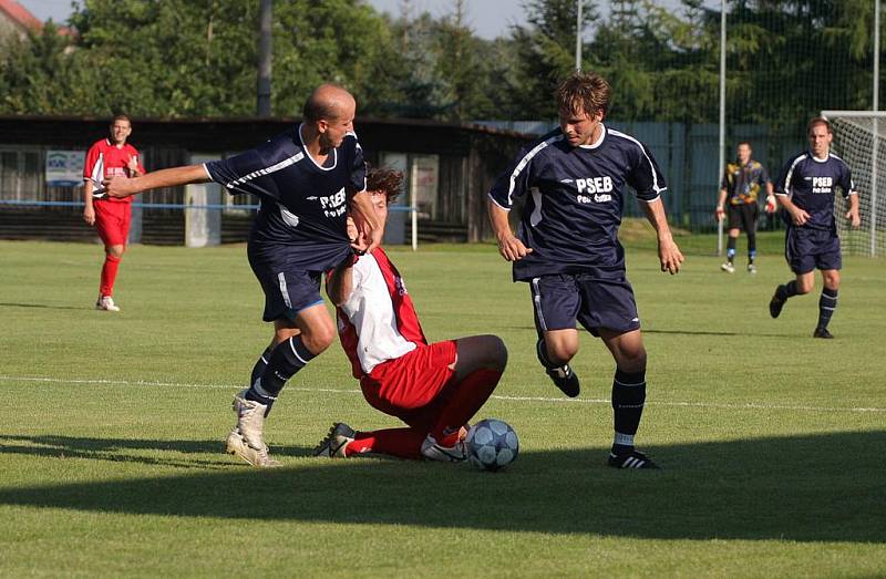 Dětmarovice (v tmavě modrém) porazily doma Oldřišov 4:1.