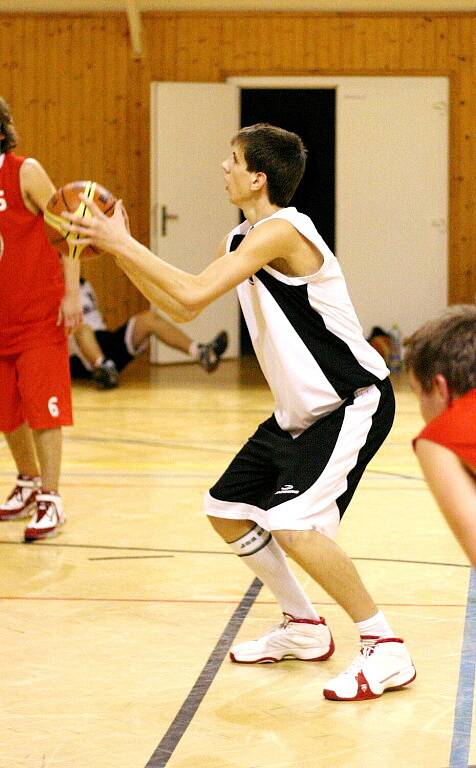 Jindřich Wisla se v posledním kole ligy U20 blýskl triple doublem.