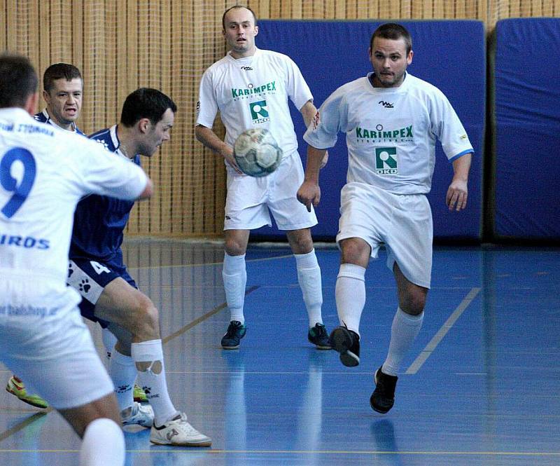 Sálovkáři Stonavy (v bílém) porazili v rámci vyvrcholení celé základní části pražský Chemcomex.