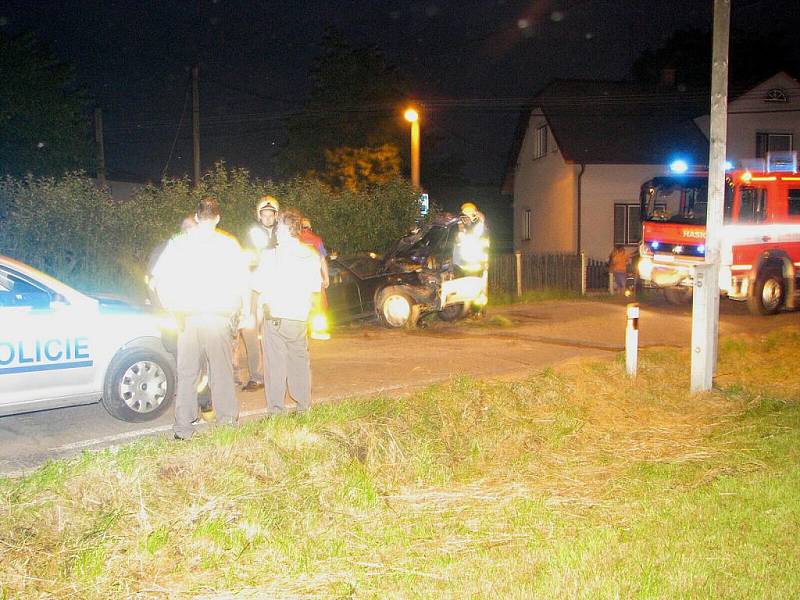 Nehoda opilého řidiče, který ujížděl policejní hlídce