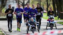 V neděli proběhl asistovaný běžecký závod Joy Run. Zdraví závodili společně s handicapovanými dětmi. Cílem celé akce byla snaha začlenit je mezi vrstevníky a dopřát jim nevšední zážitek. Na Joy Runu běželo přes tři sta závodníků.