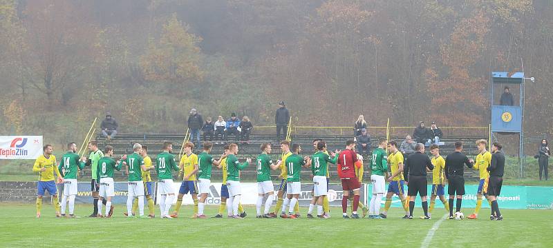 Fotbalisté Zlína B (žluté dresy) v posledním domácím zápase podzimní části třetí ligy podlehli Hlučínu 2:3.