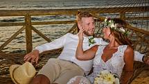 Poněkud méně tradičně pojali loni svůj svatební obřad Aneta a Michal, nyní již manželé Křižákovi. Říci si své „ano“ se totiž vypravili až na exotický ostrov Mauricius.