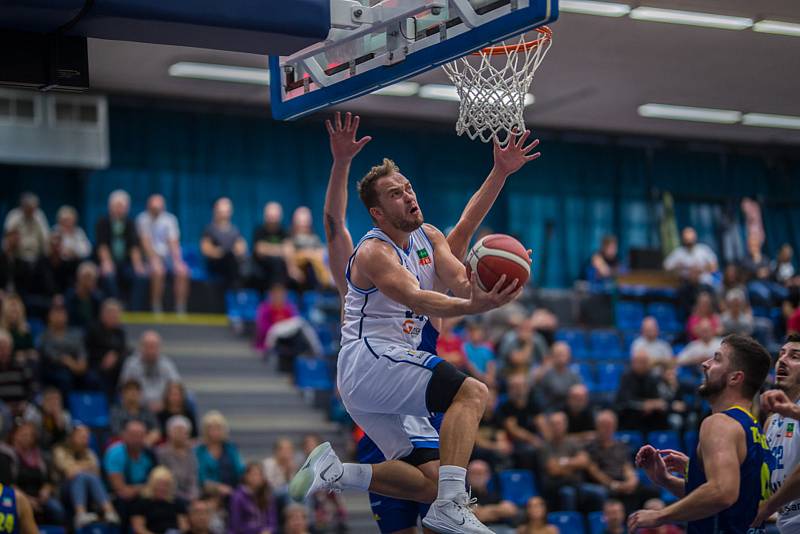 Z basketbalového utkání NBL Kolín - Opava (75.80). Foto: David Kratochvíl