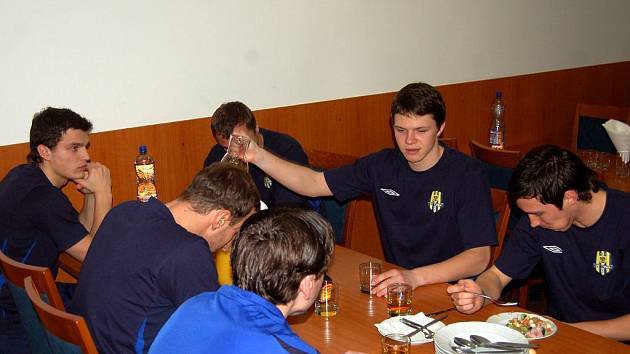 Ve středu se opavským fotbalistům na herním soustředění v Břeclavi lámal týden. Program byl volnější.