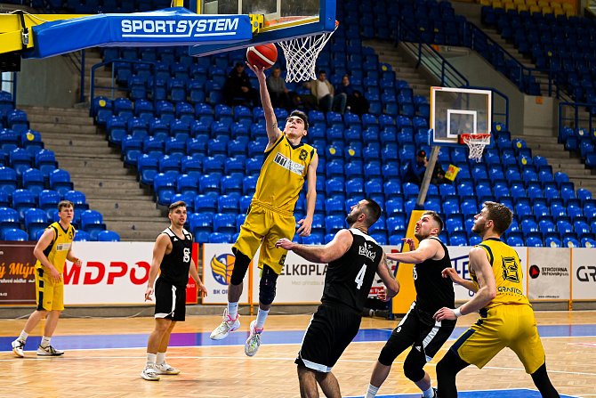 Před rokem basketbalisté Karviné ztroskotali v semifinále druholigové skupiny C na BK Opava B, který pak postoupil do I. ligy.