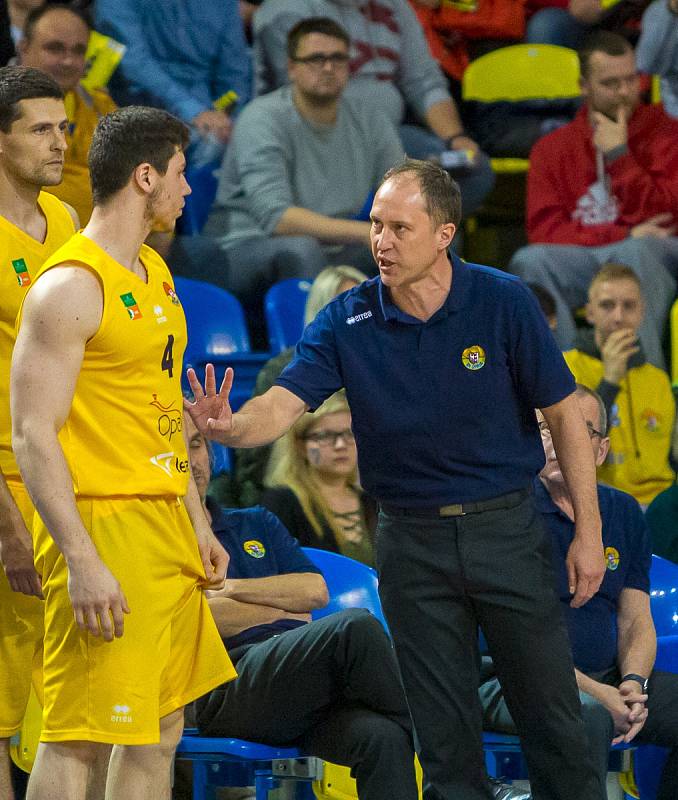 BK Opava – USK Praha 72:57 (24:11, 42:26, 59:44)