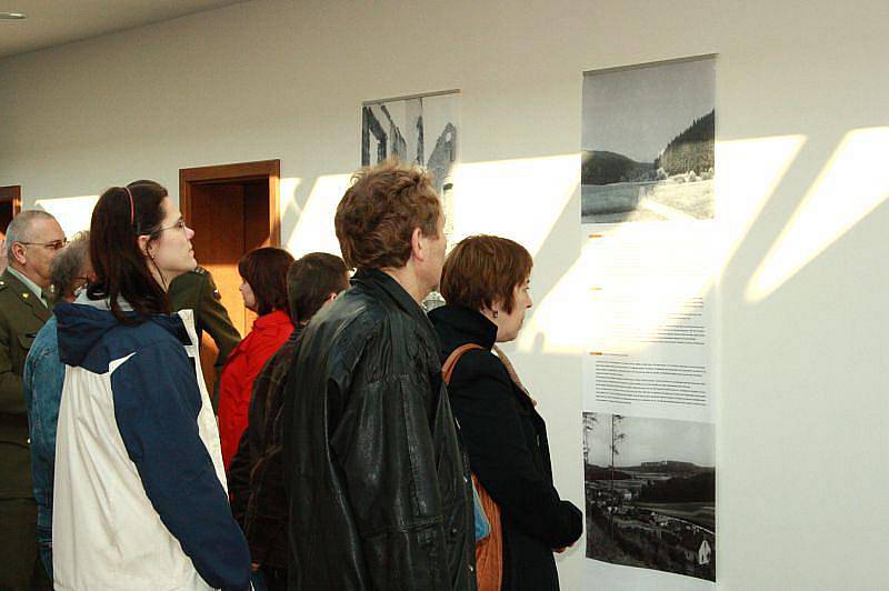 Do nové výstavní sezony vstoupil v úterý také Památník II. světové války v Hrabyni. Provozovatel, Slezské zemské muzeum Opava, v jeho prostorách připravil celkem pět nových výstavních expozic.