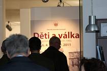 Do nové výstavní sezony vstoupil v úterý také Památník II. světové války v Hrabyni. Provozovatel, Slezské zemské muzeum Opava, v jeho prostorách připravil celkem pět nových výstavních expozic.