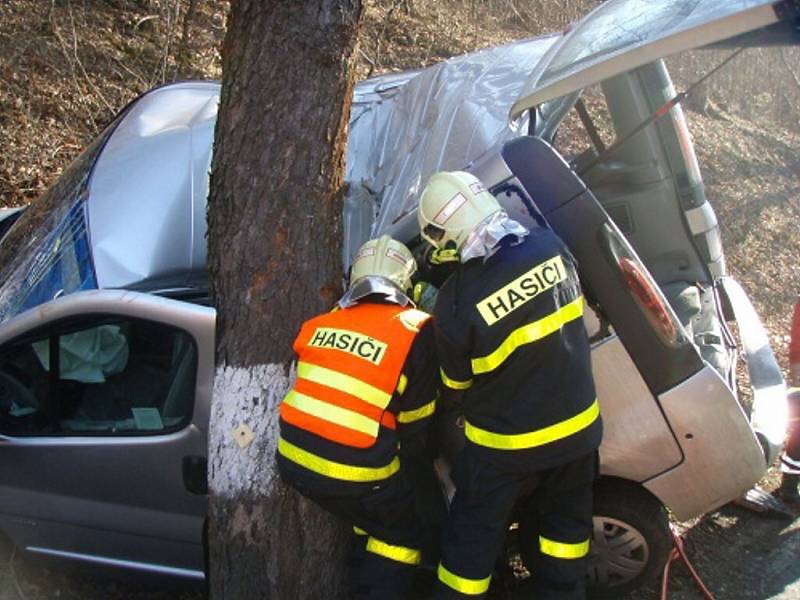 Zásah záchranářů u tragické nehody u Skřipova na Opavsku.