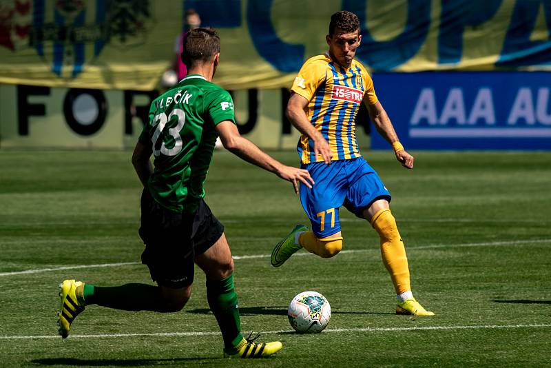 Utkání Fortuna ligy, SFC Opava -1.FK Příbram. Zleva Peter Kleščík, Bojan Dordič. 28.6.2020 v Opavě.