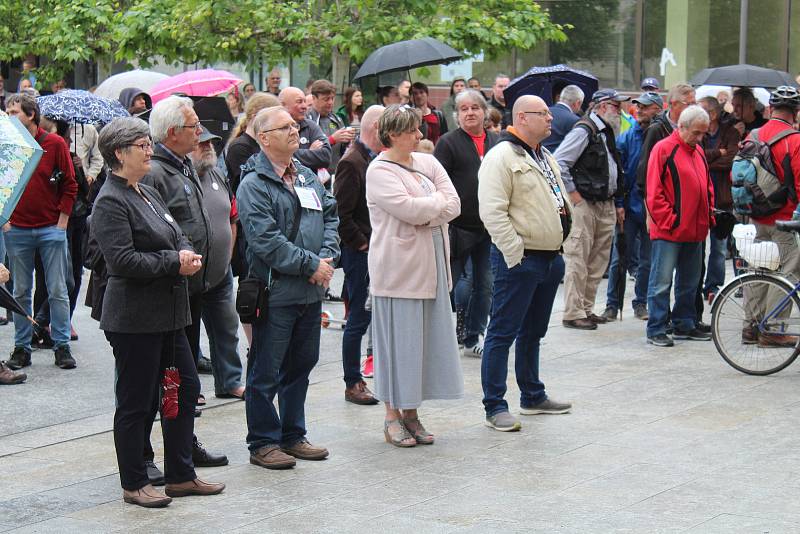 Demonstrace za nezávislou justici a proti vládě v Opavě, 28. května 2019.