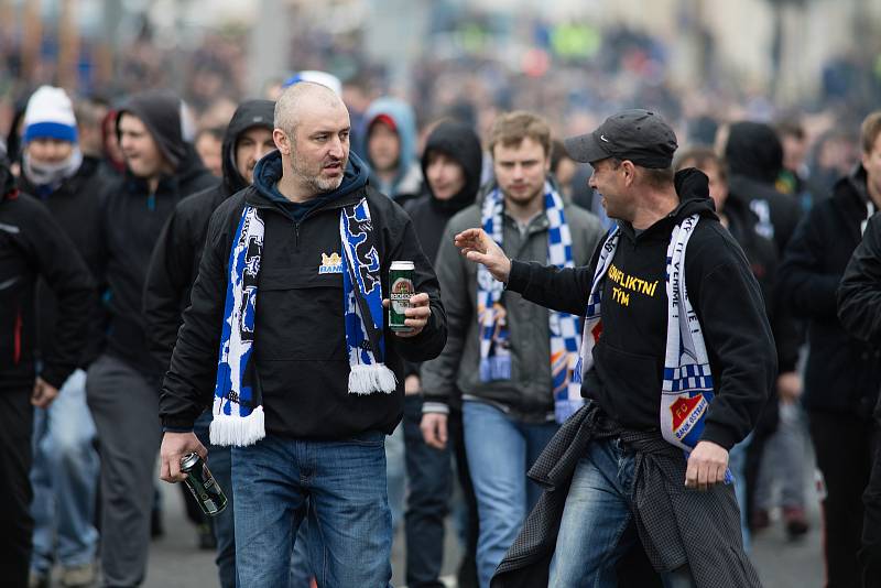 Fanoušci Baníku Ostrava a Slezského FC Opava při derby. Ilustrační foto.