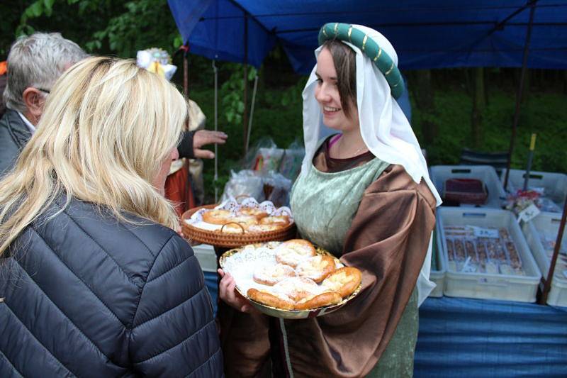 Tradiční Pouť na Hůrku, která je nejvyšším místem Holasovic a jejich místních částí, proběhla během uplynulé neděle a opět se setkala s velkým zájmem veřejnosti.