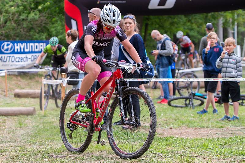 Závod na horských kolech pro širokou veřejnost od 2 let.Adrenalinová trať ve Slavkovském lesíku s překážkami.