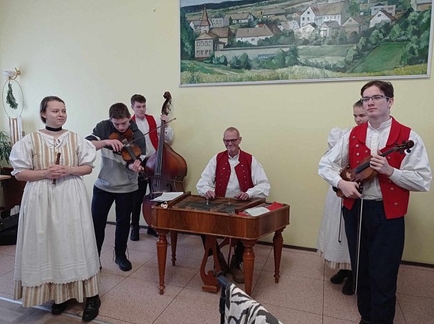 Vystoupení cimbálové muziky ZUŠ v Háji ve Slezsku.