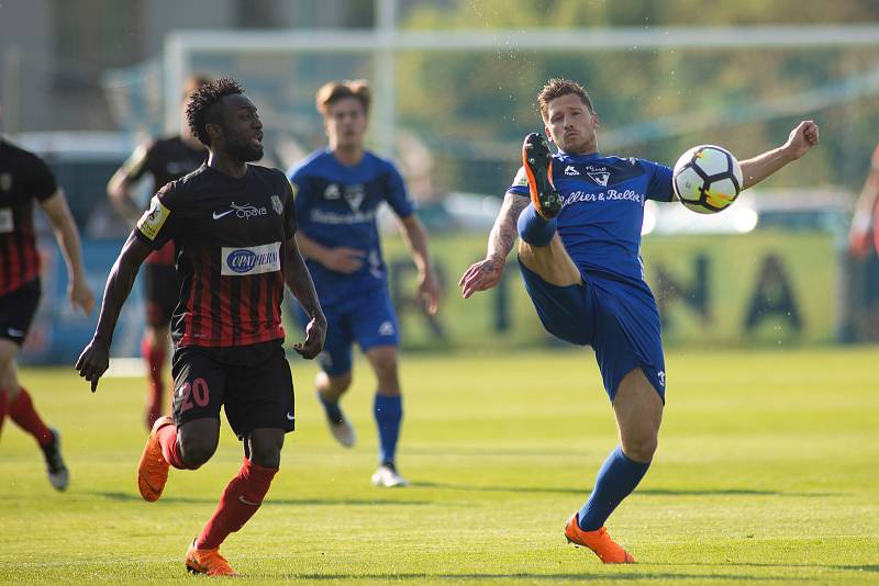 Vlašim - Zápas 23. kola Fortuna národní ligy mezi FC Vlašim a SFC Opava 22. dubna 2018 ve Vlašimi. Joel Ngandu Kayamba - o.