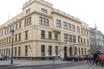 Sto dvacet sedm let sídlila na Masarykově třídě hlavní pošta. Budova vznikla přímo pro poštovní účely.