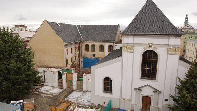 Rekonstrukce bývalého kostela svatého Václava, včetně Domu umění, v Opavě přijde na neuvěřitelných 122 milionů korun.
