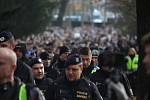 Policisté v Opavě dohlíželi na dav fanoušků Baníku, který měl více než tisíc lidí.