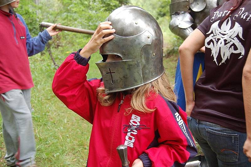 Poklad hradního pána z Vildštějna se včera rozhodly hledat přes dvě desítky nadšenců z Budišova nad Budišovkou.