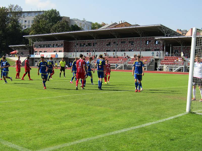 Fotbalisté Dolního Benešova mají první výhru v letošní sezoně. Vezou tři body z Jihlavy. Foto: Petr Krömer