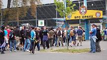 Přesun fanoušků SFC Opava a FC Baníku Ostrava na stadion se neobešel bez asistence policie ani bez vzájemného střetu.