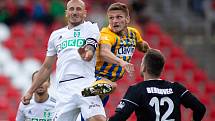 Brno - Zápas 6. kola fotbalové FORTUNA:LIGY mezi SFC Opava a MFK Karviná 25. srpna 2018 na Městském stadionu v Brně. Marek Janečka (MFK Karviná) a Václav Juřena (SFC Opava).