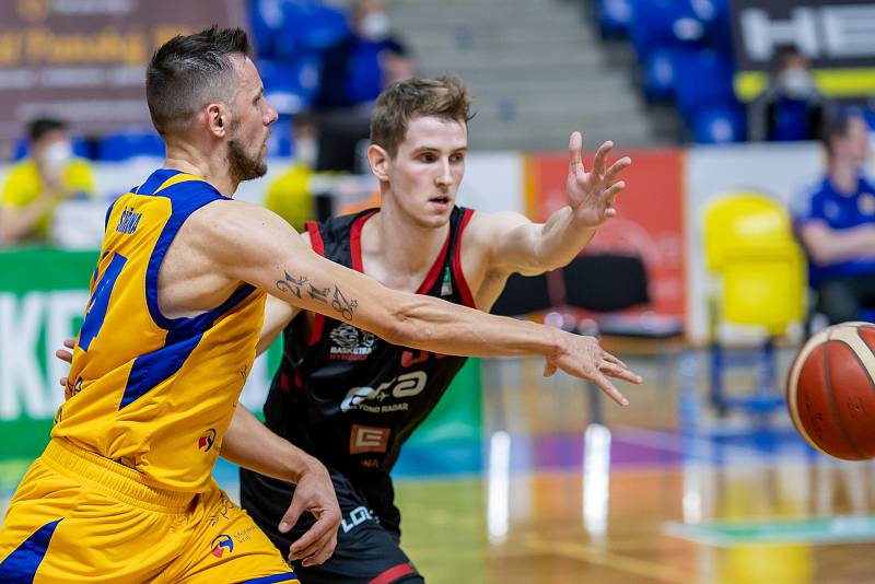 BK Opava-ERA Basketball Nymburk 74:99