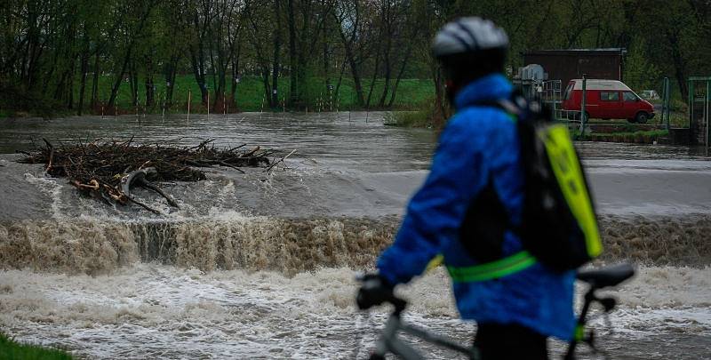 Stav na řece Opavě v Držkovicích, ve čtvrtek 27. dubna okolo dvanácté hodiny. (cca 250 cm)