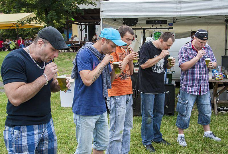 Hřiště u sokolovny v opavské části Kateřinky se od pátku do neděle stalo dějištěm Pivního sletu. Návštěvníci mohli ochutnat ze dvaceti druhů piva.