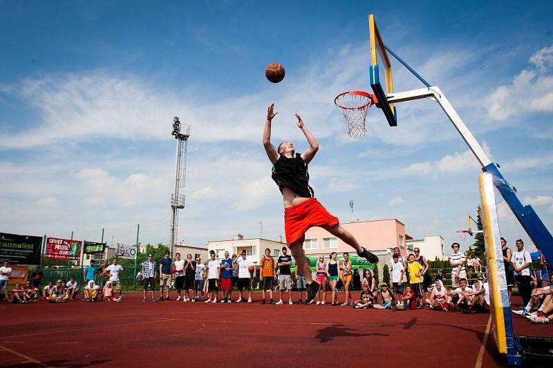 Sportovně-hudební festival STREET GAME FESTIVAL OPAVA trhal v sobotu v Kylešovicích ve všech směrech rekordy. Luxusní divácká návštěva se měla na co dívat.