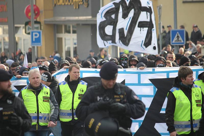 Policisté museli řešit výtržnosti před stadionem během zápasu Opavy s Baníkem.