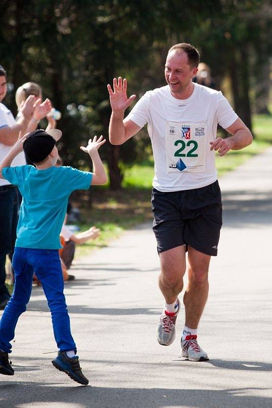 Premiérový ročník běžecké akce Vyběhneme za sluníčkem se povedl. Na startu v jednotlivých kategoriích se postavilo 154 sportovních nadšenců.