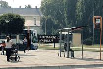 Dopravní situace okolo autobusového nádraží trápí momentálně lidi z Hlučína ze všeho nejvíce.