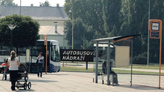 Dopravní situace okolo autobusového nádraží trápí momentálně lidi z Hlučína ze všeho nejvíce.