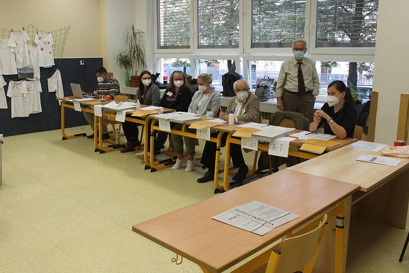 Volby do poslanecké sněmovny v Opavě. ZŠ Otická. Opava, 8. 10. 2021