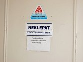 Nové pacienty nepřijímáme. To si můžete přečíst na dveřích jedné ze stomatologických ordinací v budově polikliniky v Opavě.