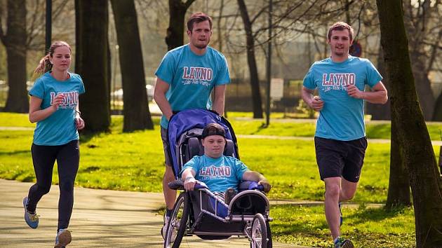 Handicapované děti budou závodit společně se zdravými běžci. Více informací o závodu a projektu Joy Run naleznete na www.joyrun.cz.