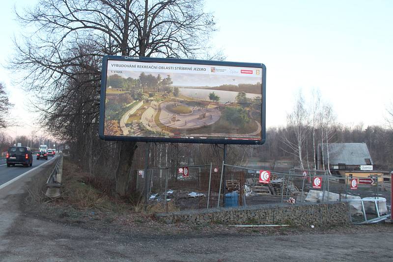 Revitalizace Stříbrného jezera pokračuje. 3. listopadu 2021, Opava.