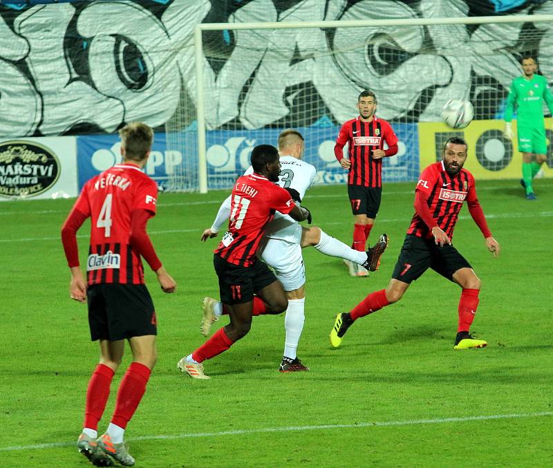 Fotbalisté Slovácka (v bílých dresech) se v 9. kole FORTUNA:LIGY utkali s předposlední Opavou.